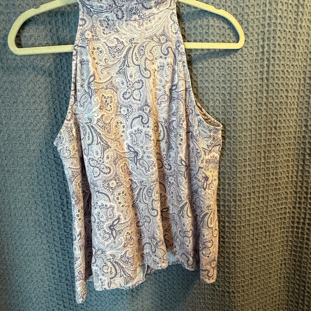 Sleeveless Mock Neck Paisley Top - Lavender
